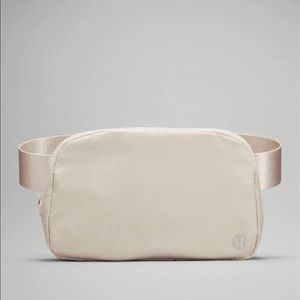 🤍Lululemon Everywhere Belt Bag in White Opal
